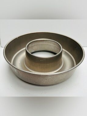 Vintage aluminum jello mold or small cake Bundt pan.